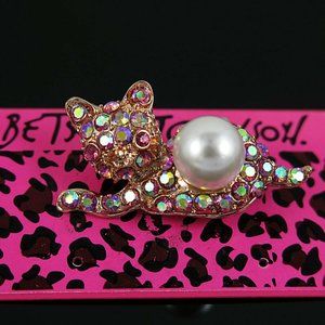 NWT Pink AB BETSEY JOHNSON Kitten Pearl Brooch Pin
